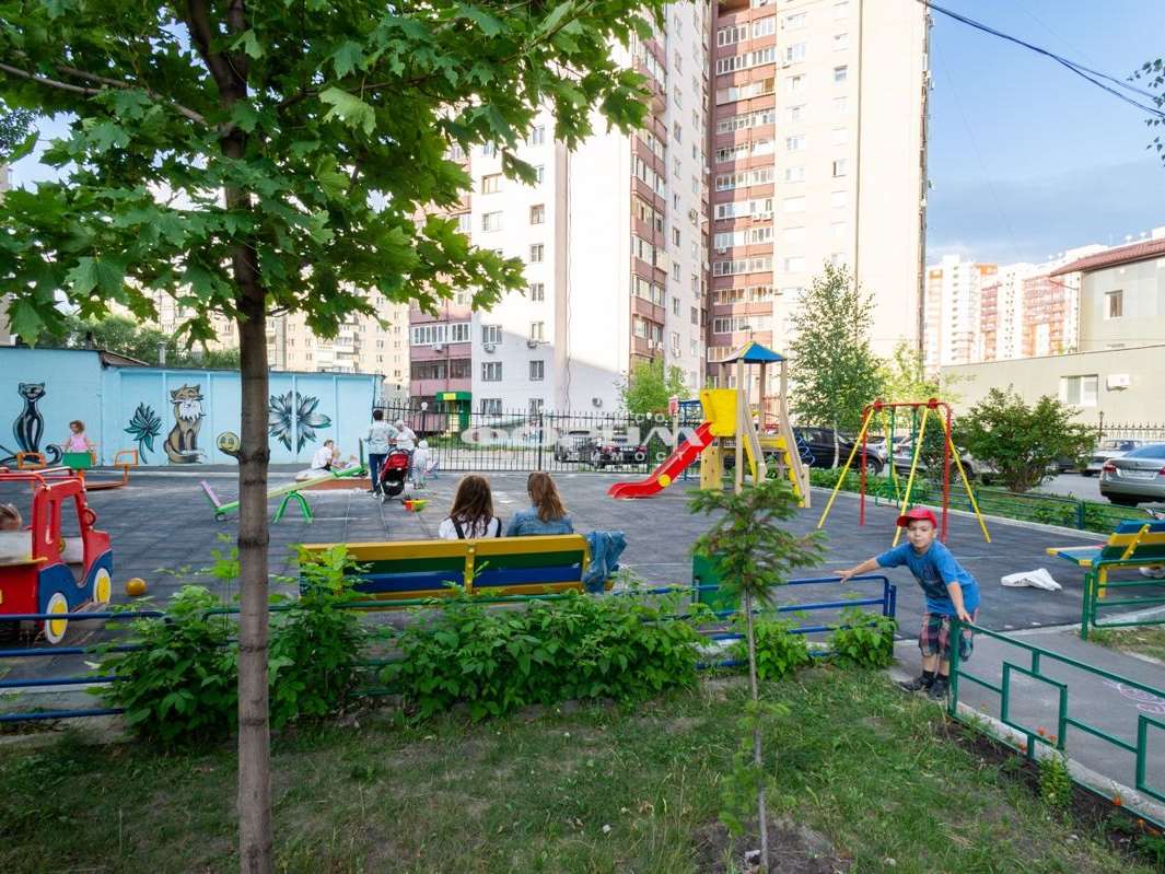4-х комнатная квартира Братьев Кашириных улица, 122, фото №1